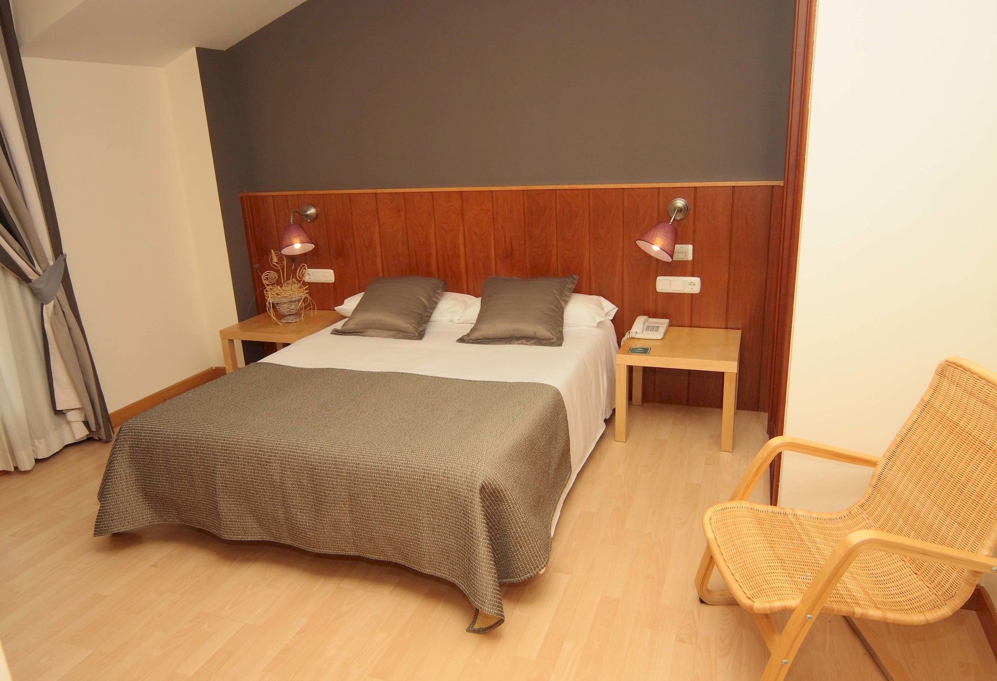 Hotel Iriguibel Huarte Pamplona Zimmer foto